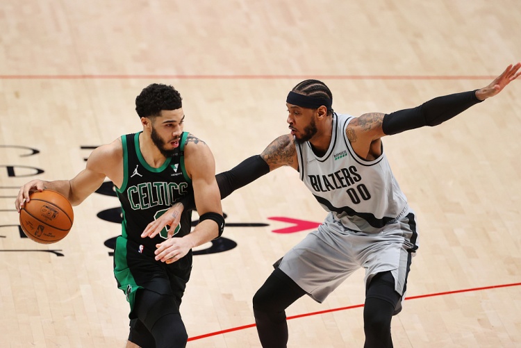 九游娱乐-白巧克力不满：甜瓜不能给塔图姆建议？斯托克顿不能给控卫建议？